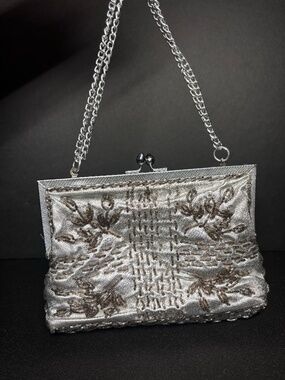 Vintage Walborg Silver Beaded Lame Evening Clutch Bag w/ Chain Strap